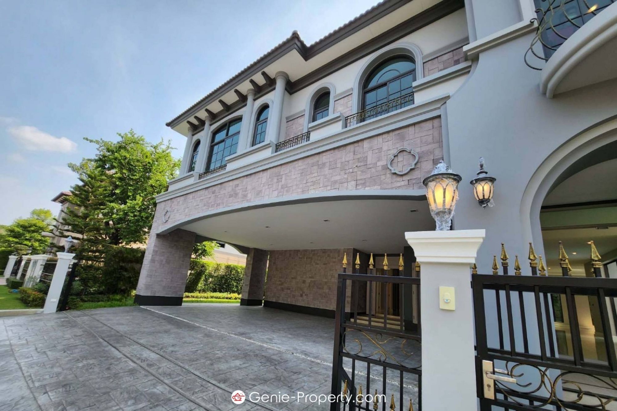 เดอะ แกรนด์ ปิ่นเกล้า