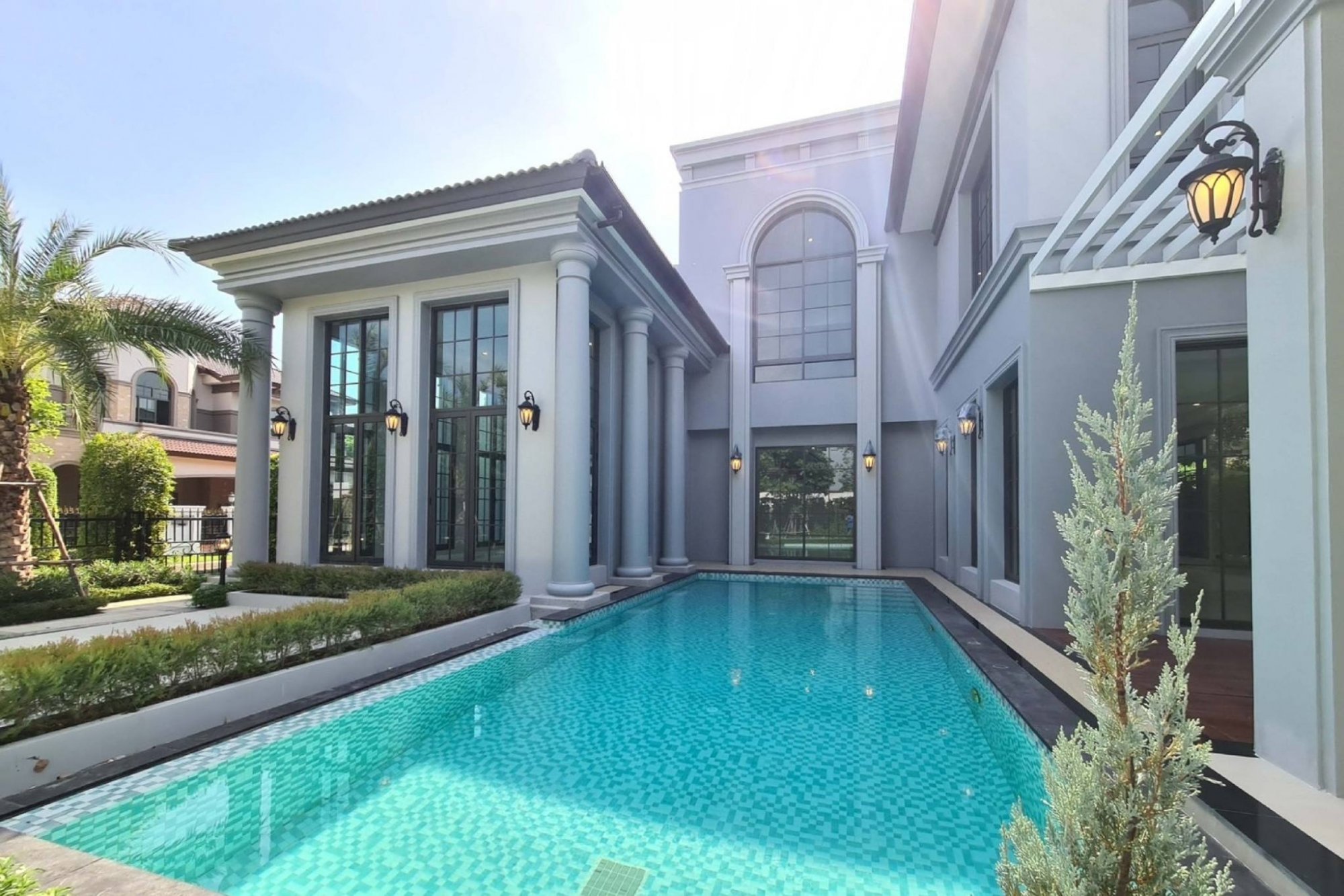 เดอะ แกรนด์ ปิ่นเกล้า