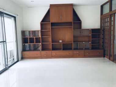 Townhome/office (400sqm), 5 Bed 5 Bath in Ekkamai for Rent