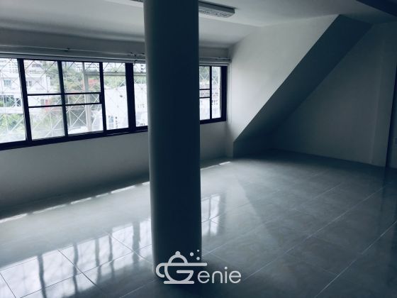 Townhome/office (400sqm), 5 Bed 5 Bath in Ekkamai for Rent