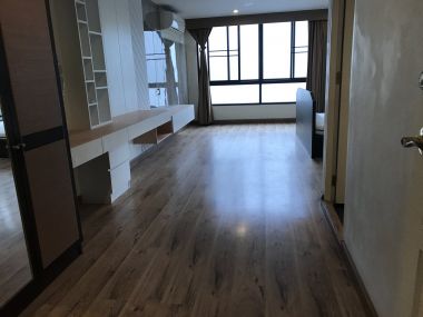 Pet friendly, partial furnished 2bed 2 bath with balcony for sale in Phrom Phong