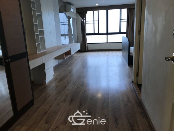 Pet friendly, partial furnished 2bed 2 bath with balcony for sale in Phrom Phong