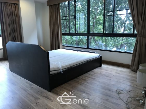Pet friendly, partial furnished 2bed 2 bath with balcony for sale in Phrom Phong