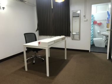 Home office or restaurant with big garden for rent in Ekkamai