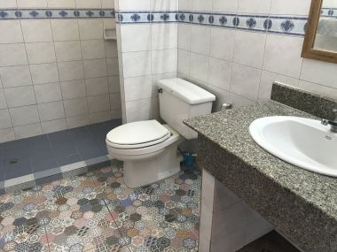 Home office or restaurant with big garden for rent in Ekkamai