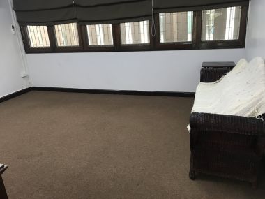 Home office or restaurant with big garden for rent in Ekkamai