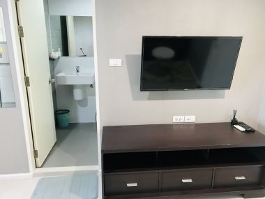 ห้อง ใกล้สวน บรรยากาศเงียบสงบร่มรื่น วิวเมืองสิ่งอำนวยความสะดวกครบครัน ร้านค้าร้านอาหารอื่นๆบริเวณใกล้เคียงโดยรอบโครงการ บีทีเอสพระโขนง 5-10 นาที