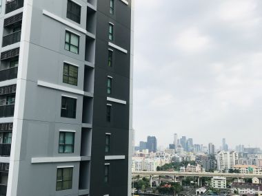 ห้อง ใกล้สวน บรรยากาศเงียบสงบร่มรื่น วิวเมืองสิ่งอำนวยความสะดวกครบครัน ร้านค้าร้านอาหารอื่นๆบริเวณใกล้เคียงโดยรอบโครงการ บีทีเอสพระโขนง 5-10 นาที