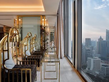 Life One Wireless, Ploenchit junction, stunning view, attractive decorations, 4 sell & rent by owner, close to Central Embassy & Chidlom and Homepro.