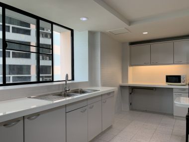 ปล่อยเช่า! The President Park Sukhumvit 24 ในราคาเพียง 65,000บาท/เดือน 4 ห้องนอน 4 ห้องน้ำ 1 ห้องแม่บ้าน 223 ตรม. ห้องใหญ่อยู่สบาย เฟอร์นิเจอร์ครบพร้อมเข้าอยู่