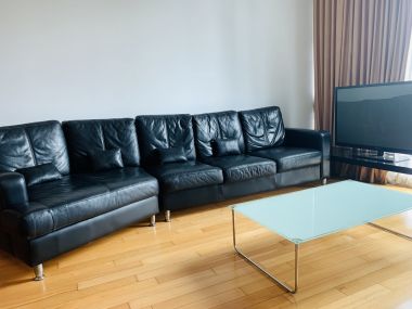 ปล่อยเช่า Millennium Residence คอนโดหรู Style Luxury ในราคาเพียง 45,000บาท/เดือน 2 ห้องนอน 2 ห้องน้ำ 90ตรม. ใกล้ BTS อโศก เฟอร์นิเจอร์ครบพร้อมเข้าอยู่