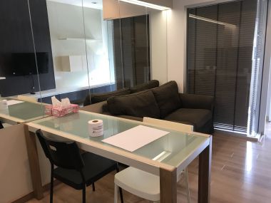 ให้เช่า! The Seed Musee 1 สตูดิโอ 34 ตรม. เพียง 18,000 บาท/เดือน (ต่อรองราคาได้) เฟอร์นิเจอร์ครบพร้อมเข้าอยู่ PROP000126