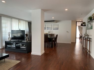 Newly renovated 4 Bedroom Apartment in Sathorn, only 5 min walk to BTS Surasak