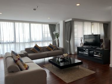 Newly renovated 4 Bedroom Apartment in Sathorn, only 5 min walk to BTS Surasak