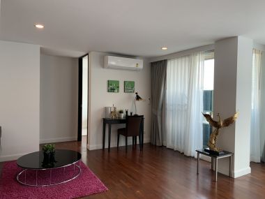 Newly renovated 4 Bedroom Apartment in Sathorn, only 5 min walk to BTS Surasak