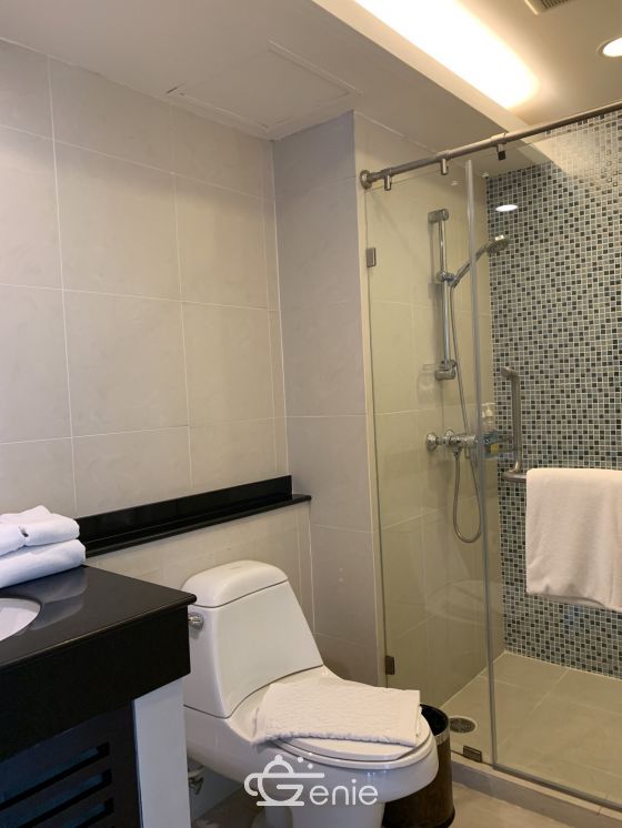 Newly renovated 4 Bedroom Apartment in Sathorn, only 5 min walk to BTS Surasak