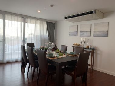 Newly renovated 4 Bedroom Apartment in Sathorn, only 5 min walk to BTS Surasak