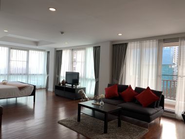 Newly renovated 4 Bedroom Apartment in Sathorn, only 5 min walk to BTS Surasak