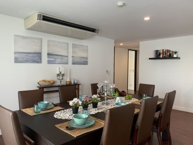 Newly renovated 4 Bedroom Apartment in Sathorn, only 5 min walk to BTS Surasak