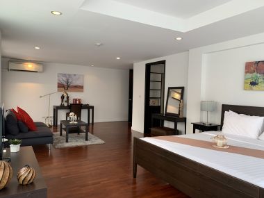 Newly renovated 4 Bedroom Apartment in Sathorn, only 5 min walk to BTS Surasak