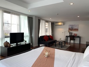Newly renovated 4 Bedroom Apartment in Sathorn, only 5 min walk to BTS Surasak