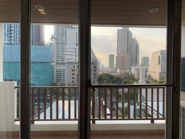 Newly renovated 4 Bedroom Apartment in Sathorn, only 5 min walk to BTS Surasak