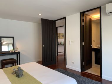 Newly renovated 4 Bedroom Apartment in Sathorn, only 5 min walk to BTS Surasak