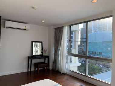Newly renovated 4 Bedroom Apartment in Sathorn, only 5 min walk to BTS Surasak