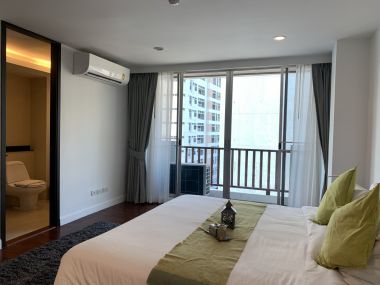 Newly renovated 4 Bedroom Apartment in Sathorn, only 5 min walk to BTS Surasak