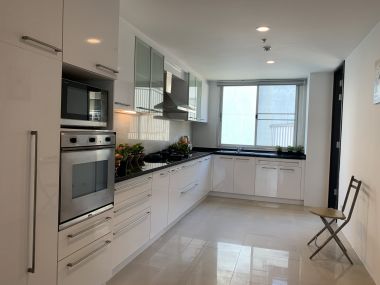 Newly renovated 4 Bedroom Apartment in Sathorn, only 5 min walk to BTS Surasak