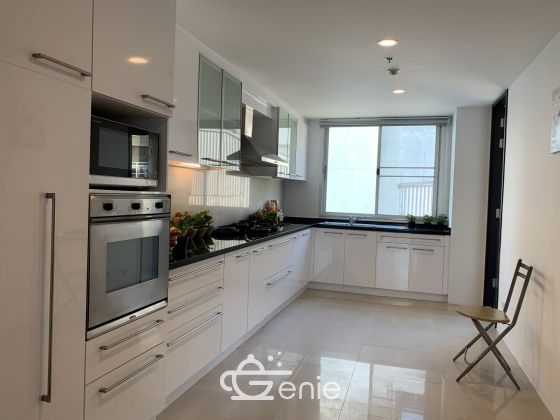 Newly renovated 4 Bedroom Apartment in Sathorn, only 5 min walk to BTS Surasak