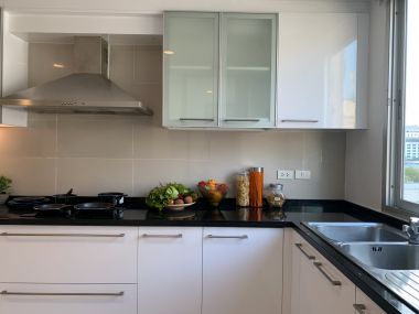 Newly renovated 4 Bedroom Apartment in Sathorn, only 5 min walk to BTS Surasak