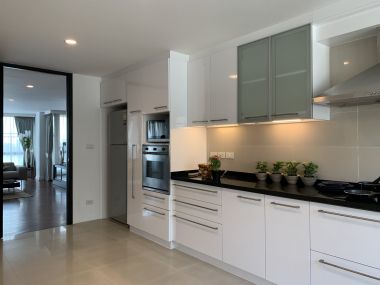 Newly renovated 4 Bedroom Apartment in Sathorn, only 5 min walk to BTS Surasak