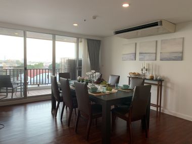 Newly renovated 4 Bedroom Apartment in Sathorn, only 5 min walk to BTS Surasak