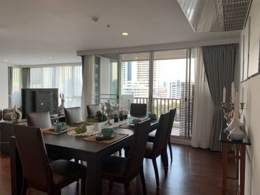 Newly renovated 4 Bedroom Apartment in Sathorn, only 5 min walk to BTS Surasak