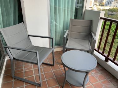 Newly renovated 4 Bedroom Apartment in Sathorn, only 5 min walk to BTS Surasak