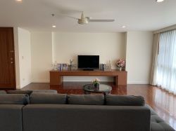 Spacious 4 Bedroom apartment in heart of Sathorn, 5 mins to BTS Surasak