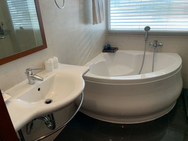 Spacious 3 bedroom apartment near BTS Surasak, Pets Freindly