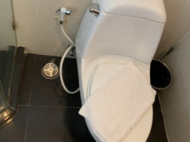 Spacious 3 bedroom apartment near BTS Surasak, Pets Freindly