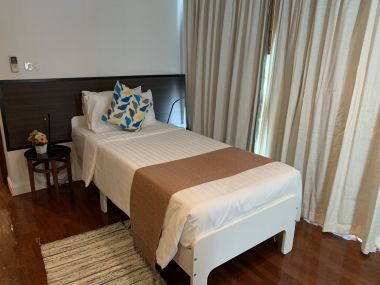 Spacious 3 bedroom apartment near BTS Surasak, Pets Freindly