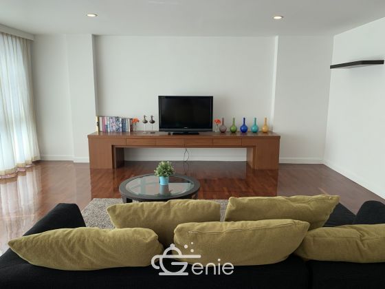 Spacious 3 bedroom apartment near BTS Surasak, Pets Freindly