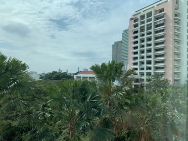 Spacious 3 bedroom apartment near BTS Surasak, Pets Freindly