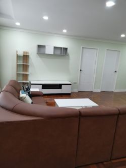 For Rent! at 49 Suite 2 Bedroom 2 Bathroom 30,000 THB/Month Fully furnished