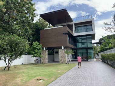 4Bed 4 Bath Modern House in Ratchadafor rent & sale
