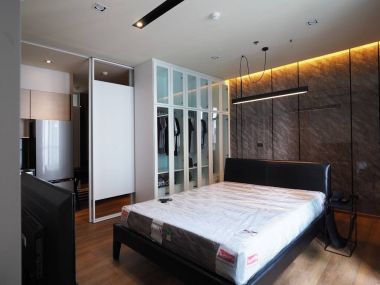 Expansive Studio for rent in PARK ORIGIN PHROMPHONG (Park Sukhumwit 24) by owner (agent wellcome)