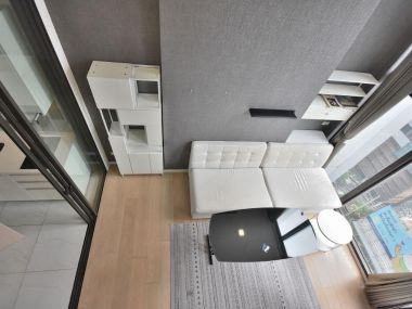 For rent Chewathai residence asoke 1bed Duplex 1bath on 18 fl 34 SQM Priec 18,000