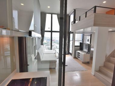 For rent Chewathai residence asoke 1bed Duplex 1bath on 18 fl 34 SQM Priec 18,000