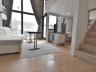 For rent Chewathai residence asoke 1bed Duplex 1bath on 18 fl 34 SQM Priec 18,000