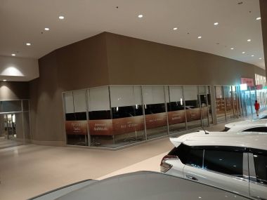Shop for rent, the area under the Supalai Veranda Rama 9 condo to do business, trade, on Rama 9 Road.