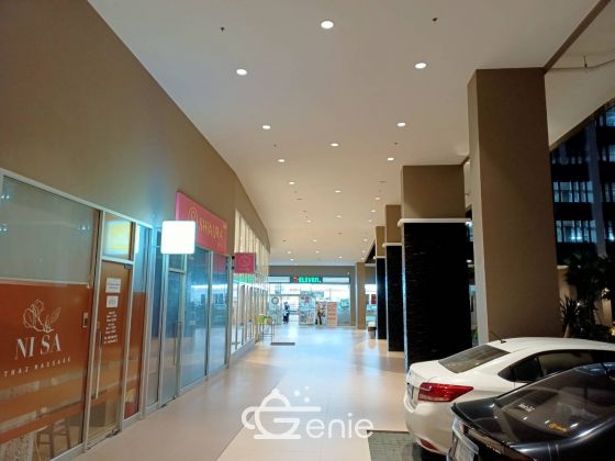 Shop for rent, the area under the Supalai Veranda Rama 9 condo to do business, trade, on Rama 9 Road.